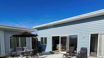 تناول الطعام بالخارج