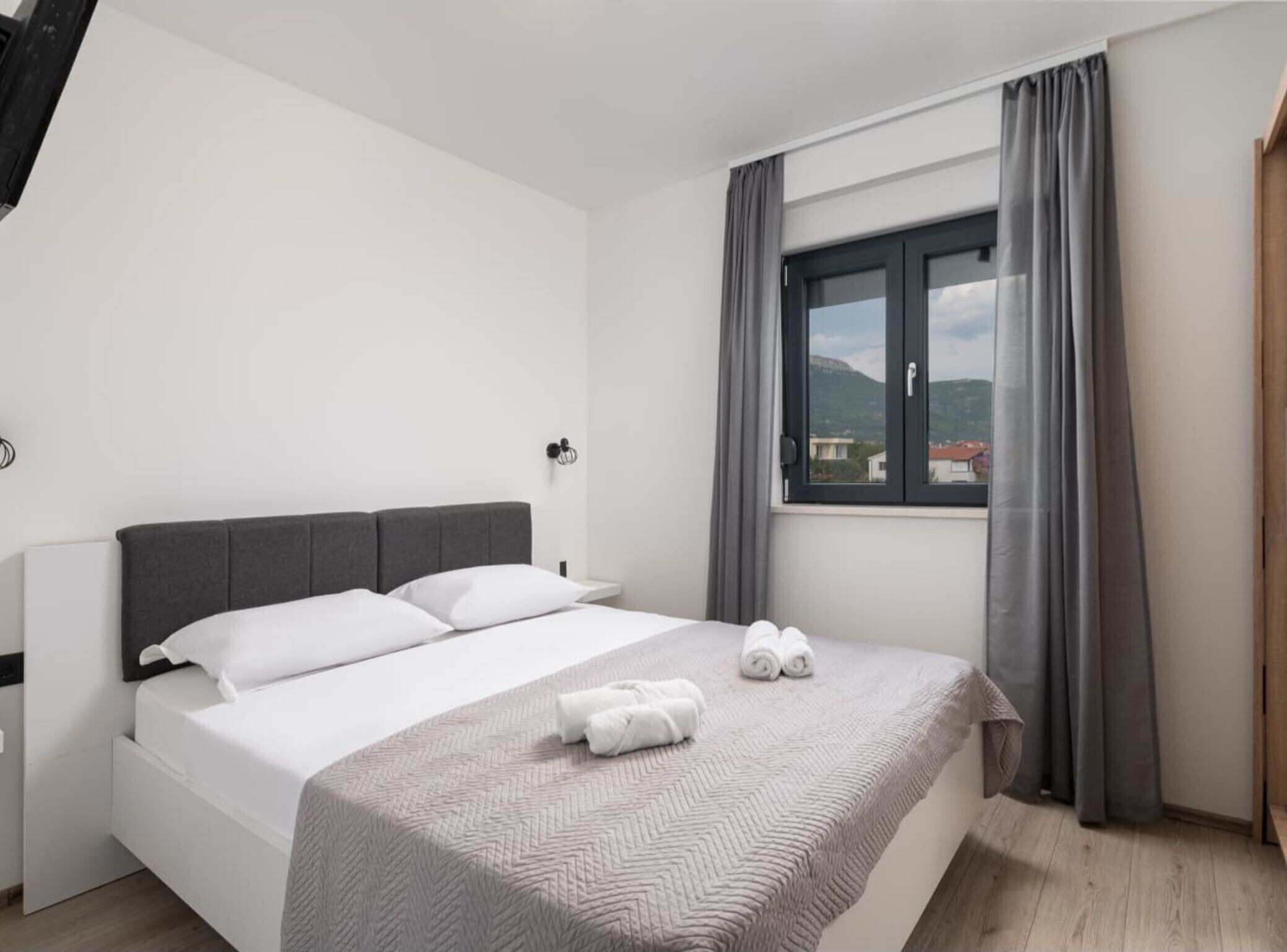 2 chambres, fer et planche à repasser, accès Internet, draps fournis