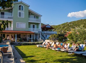 Property grounds - Villa Šolo – Peaceful Nature Park Getaway - Six Bedroom Villa With Heated Pool (Peracko Blato)