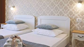 6 bedrooms, iron/ironing board, internet, bed sheets