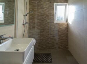 Shower, hair dryer, towels - Istra Green Soul Apartment - Two Bedroom Apartment with Terrace (Livade)