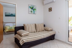 1 bedroom, Internet, bed sheets - Apartments Bella Vista -One Bedroom Apartment with Terrace and Sea View (A2) (Sevid)