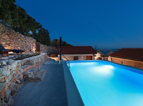 Ana’s Stone House Jurčić Kalić with the Pool