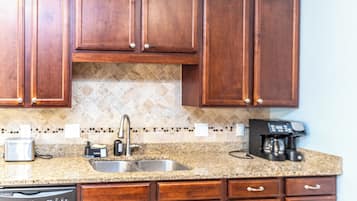 Mikrowelle, Ofen, Herdplatte, Geschirrspüler