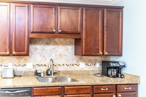 Mikroaaltouuni, uuni, liesi, astianpesukone