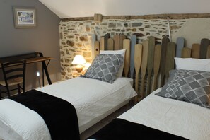 3 chambres, fer et planche à repasser, accès Internet, draps fournis