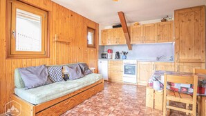 Living area - Apartment in Aussois by Ski Lifts (Aussois)