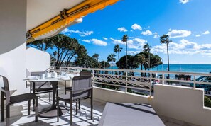 Outdoor dining - Apartment on Croisette With Sea Views (Cannes)
