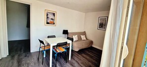 Interior - Escapade Urbaine: 2 Bedrooms, Ideally Located (Peymeinade)