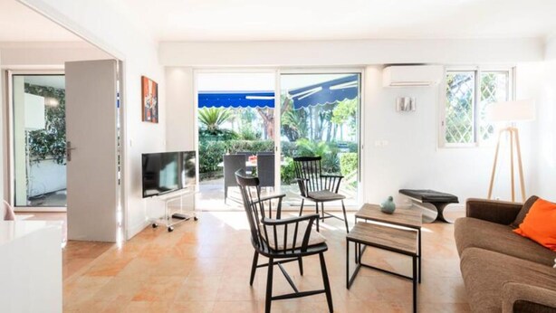 Living area - Apartment in Palm Beach With Private Garden (Cannes)