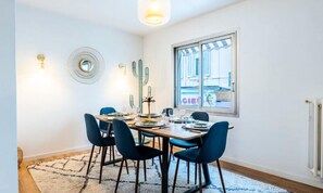 Dining - Stylish 4-room Apartment Just Steps From the Palais des Festivals (Cannes)