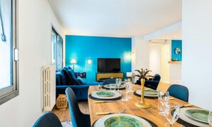 Dining - Stylish 4-room Apartment Just Steps From the Palais des Festivals (Cannes)