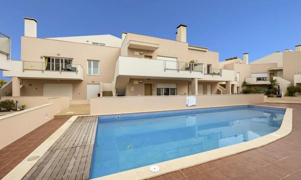 Outdoor pool - Apartments for 6 People (Lagos)