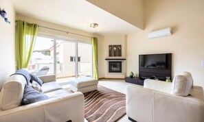 Living area - Apartments for 6 People (Lagos)