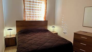 Iron/ironing board, WiFi, bed sheets