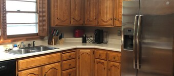 Mid-Century Modern Ranch 3-bedroom house in Bartlesville with AC