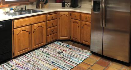 Mid-Century Modern Ranch 3-bedroom house in Bartlesville with AC