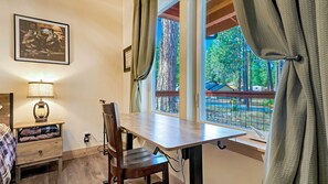 Dining - Welcome to your new favorite Graeagle getaway! Newly built, EV charger, sleeps 8 (Graeagle)