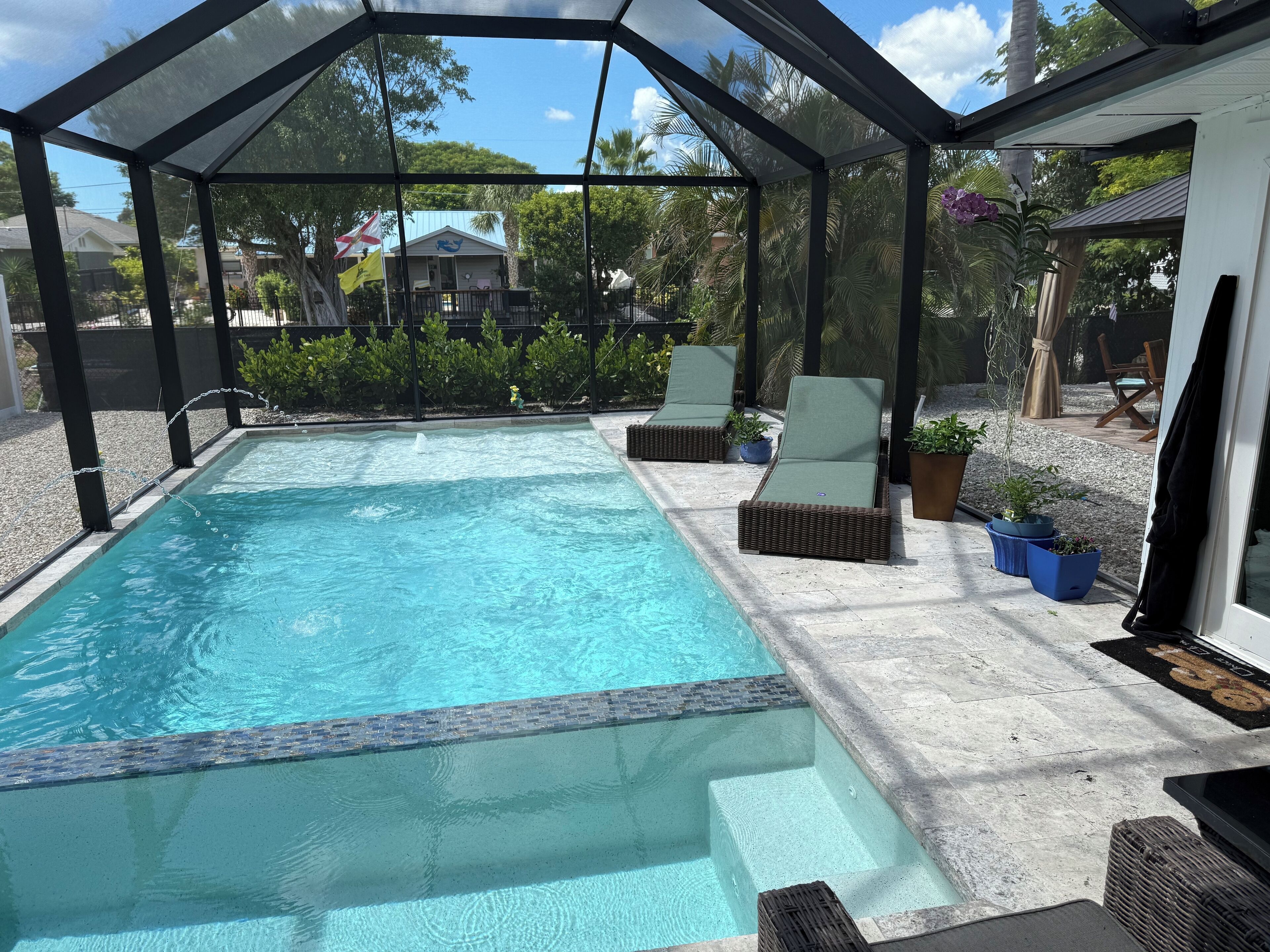 Lämmitetty uima-allas