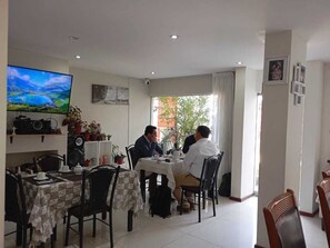 FamilieTwin kamer | Badkamer | Handdoeken, zeep, shampoo, toiletpapier