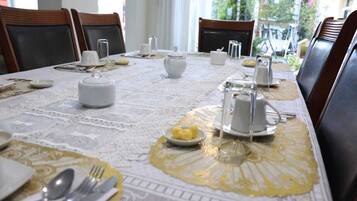 Free daily continental breakfast