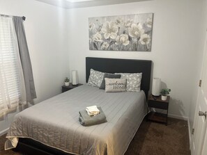 3 quartos, ferros/tábuas de passar roupa, acesso à internet