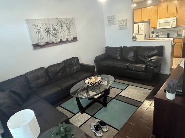 Living area - 3 Bedroom 3 Bath Townhome Cul-de-Sac (Tallahassee)