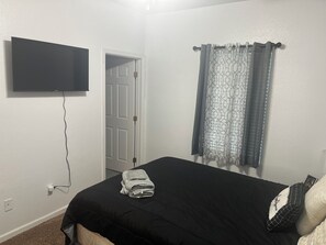 3 bedrooms, iron/ironing board, internet, bed sheets - 3 Bedroom 3 Bath Townhome Cul-de-Sac (Tallahassee)