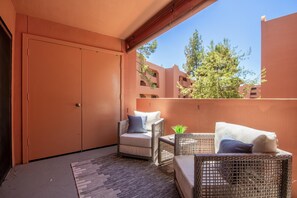 Property grounds - NEW Boho Bungalow luxury condo (Phoenix)