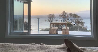 The Long Table House | Sleeps 10 | Pool, Firepit, Beach & Dining for 12