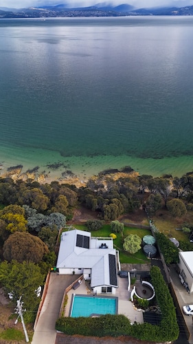 The Long Table House | Waterfront | Beach Access | Pool | Firepit