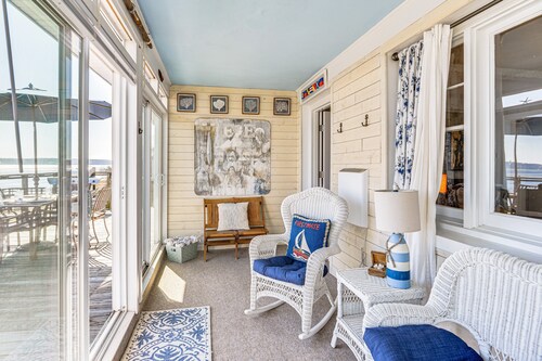 Charming Bayside Cottage with Dock
