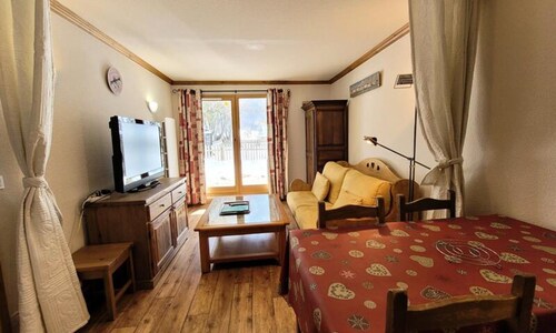 2 Rooms for 6 People