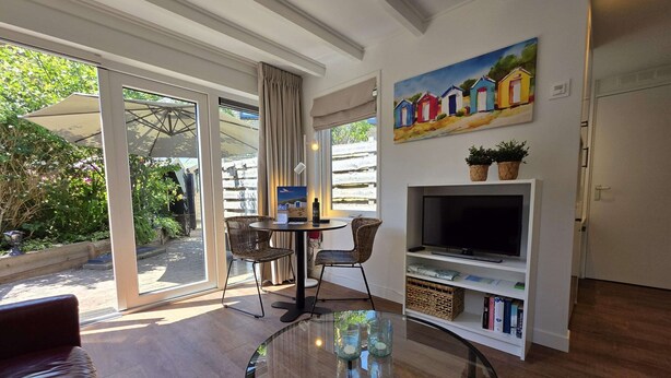 House | Living room - Charming and Cozy Furnished 2-person Studio Apartment (De Koog)