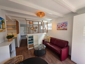 House | Living room - Charming and Cozy Furnished 2-person Studio Apartment (De Koog)
