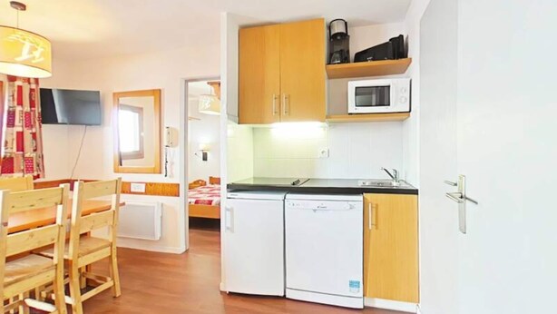 Coffee/tea maker, fridge, microwave, dishwasher - Apartment in Plagne Soleil by Ski Slopes (La Plagne-Tarentaise)
