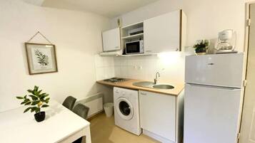 Fridge, microwave, coffee/tea maker, electric kettle