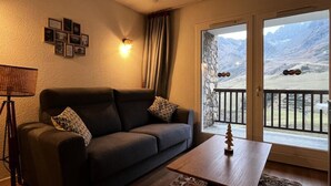 Living area - Apartment in La Mongie With Mountain Views (Bagnères-de-Bigorre)