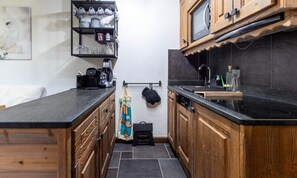 Fridge, microwave, oven, dishwasher - Apartments for 6 People (Les Allues)