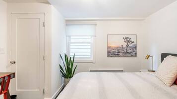 1 bedroom, iron/ironing board, internet, bed sheets