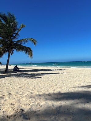 Beach - Charming 2-bedroom apartment in delightful Punta Cana with Jacuzzi (Punta Cana)