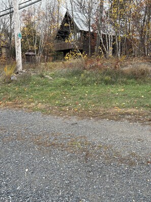 المنطقة المحيطة بالمنشأة