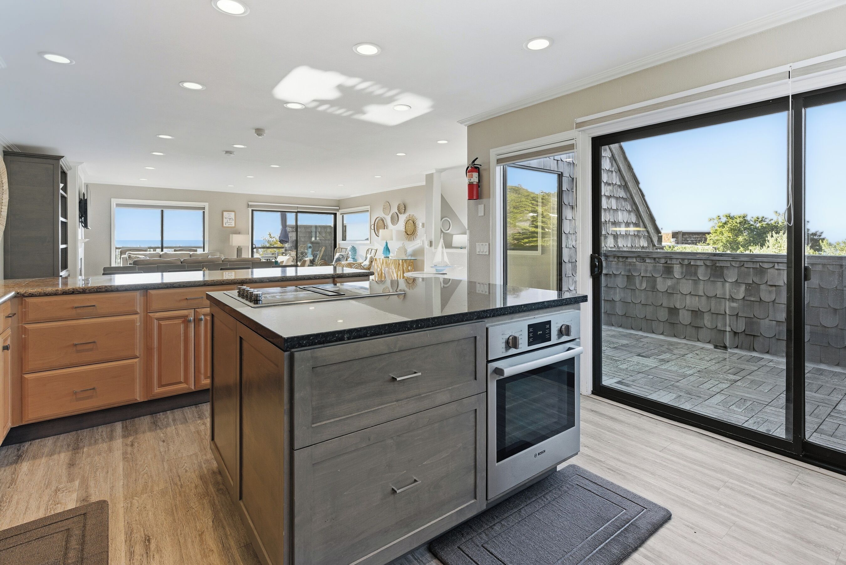 冰箱、微波炉、烤箱、炉灶