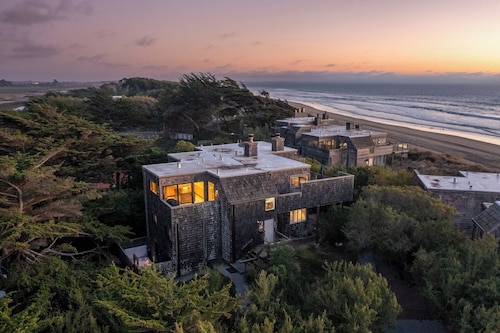 Oceanview Luxury - 5BR - Hot Tub - Steps to Beach