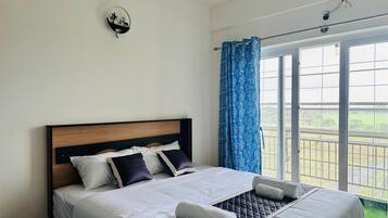 3 bedrooms, iron/ironing board, free WiFi, wheelchair access