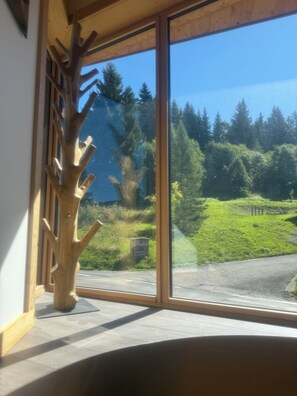 Interior - Luxury Chalet Shard, with hot tub 400 metre to piste and town. (Les Gets)