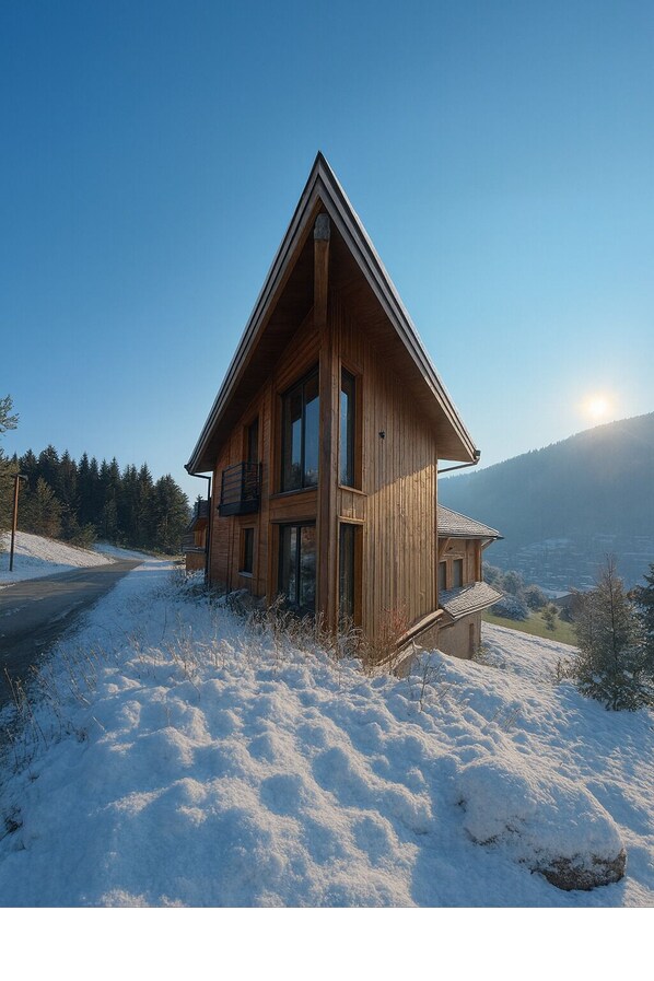 Exterior - Luxury Chalet Shard, with hot tub 400 metre to piste and town. (Les Gets)