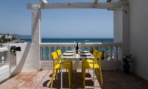 Outdoor dining - Casa Cava, C/ Merida 7 - Eurosur (Nerja)