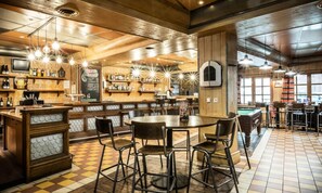 Bar (on property) - Apartment in La Plagne With Spa & Pool (La Plagne-Tarentaise)