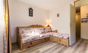 Interior - Apartment in Montchavin Near Gondola Lift (La Plagne-Tarentaise)